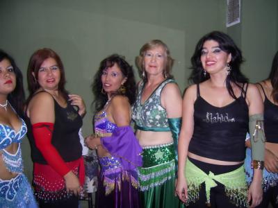 NAHID BELLYDANCE BALADI Y POP EGIPCIO
